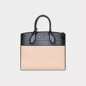 <h3><strong>DESIGNERS</strong></h3>