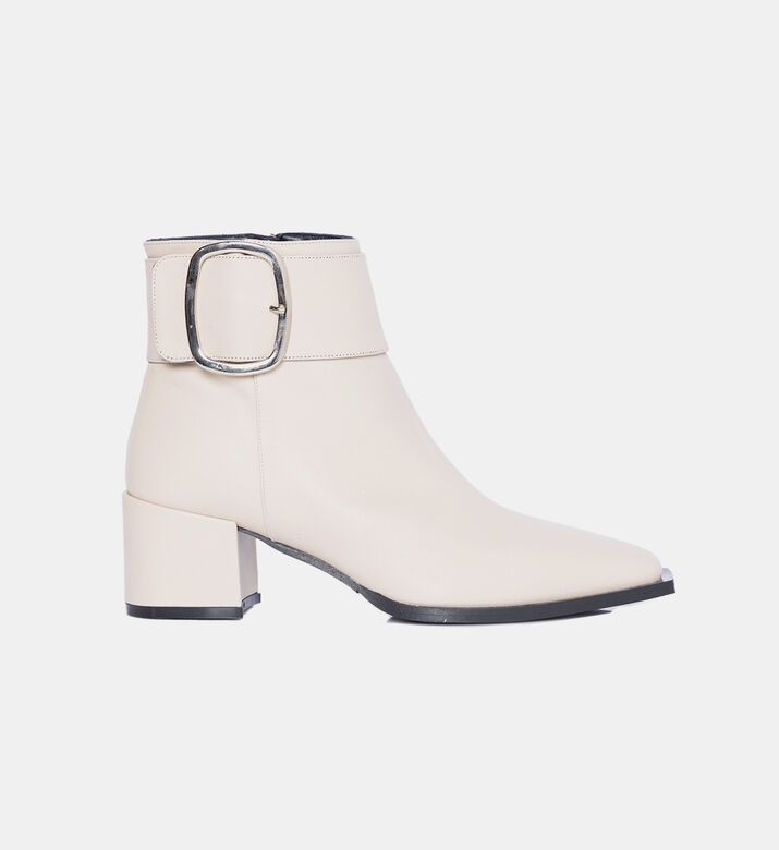 جزمة بإغلاق بإبزيم ضخم