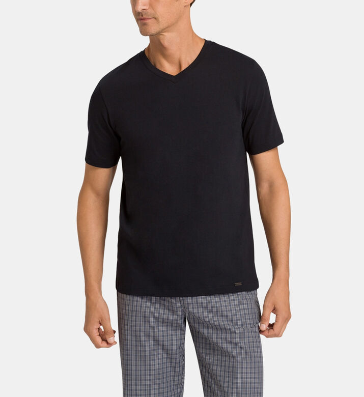 تيشيرت قطن بقصة عادية وياقة V