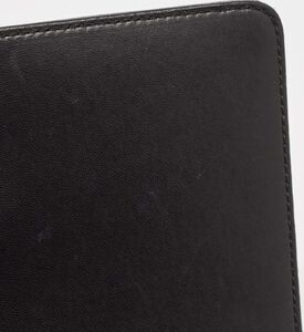 حقيبة شانيل بوي متوسطة الحجم بجلد مبطّن بغطاء قلاب مملوكة مسبقًا