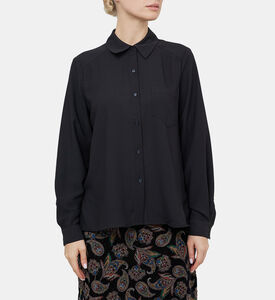 قميص فضفاض بأزرار وطيات خلفية