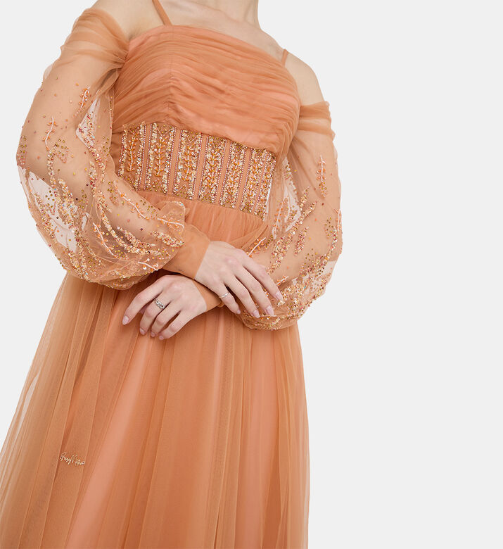 فستان تول مزخرف بالخرز والترتر