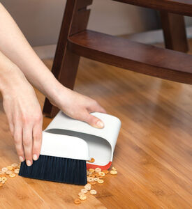 مجموعة فرشاة ومجرفة