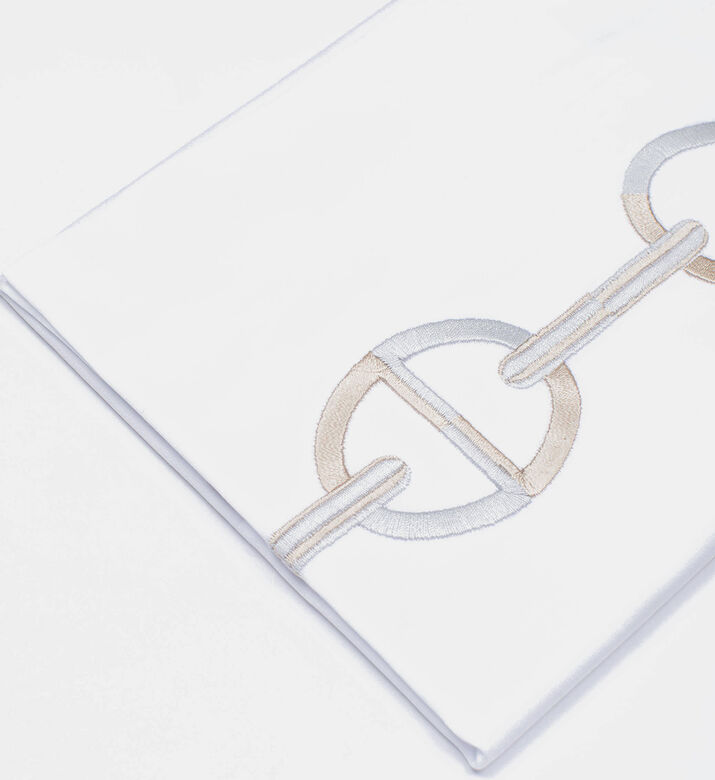 مفرش مائدة مطرز بسلاسل