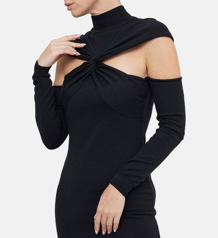 فستان من الصوف الملتوي