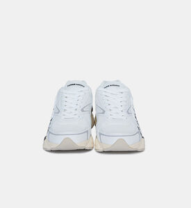 حذاء سنيكرز أسفل الكاحل مستوحى من الغرافيتي