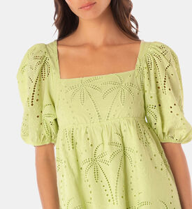 فستان واسع بأكمام منتفخة