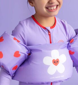 عوامة بشكل سترة بطبعة قلوب وأزهار