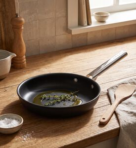 Smeg Non-stick Frying Pan 24 Cm, Model View