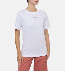 تيشيرت بياقة دائرية وتطريز شعار