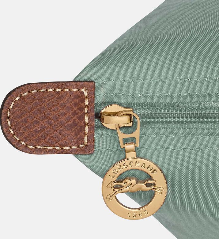 حقيبة يد متوسطة بإغلاق بسحاب