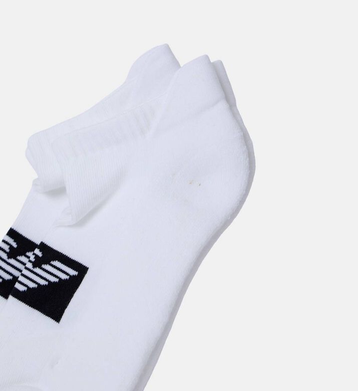 جوارب بتطريز شعار