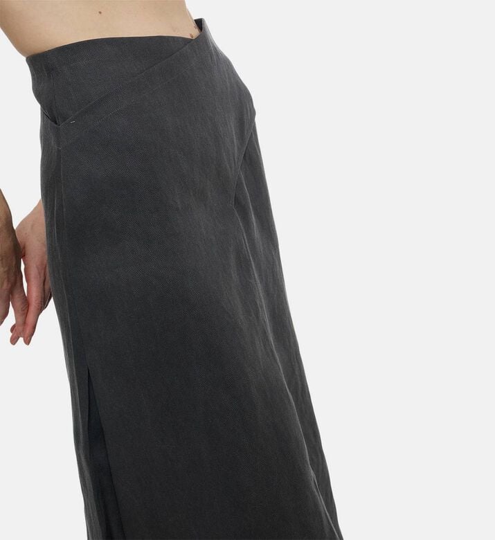 Dawei Asymmetric Panel A-line Skirt, Model View Dawei Asymmetric Panel A-line Skirt, Model View