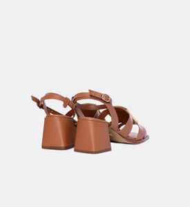 صندل جلد بكعب عريض بحلي ميتاليك مربع