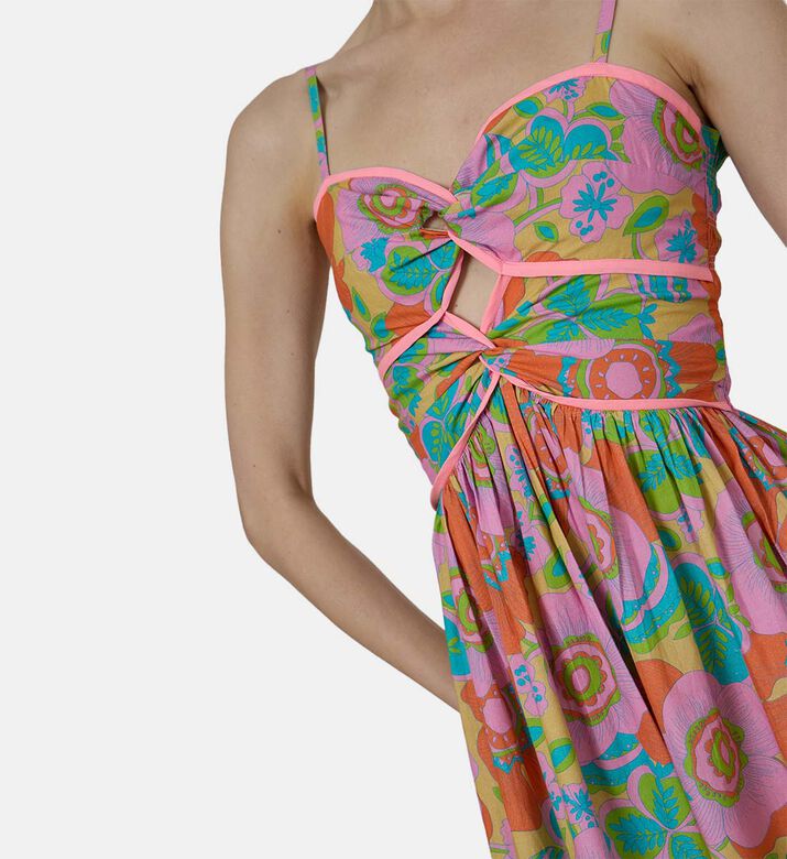 فستان بدون أكمام بياقة بشكل قلب