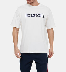 تيشيرت بأحرف العلامة بقصة كلاسيكية