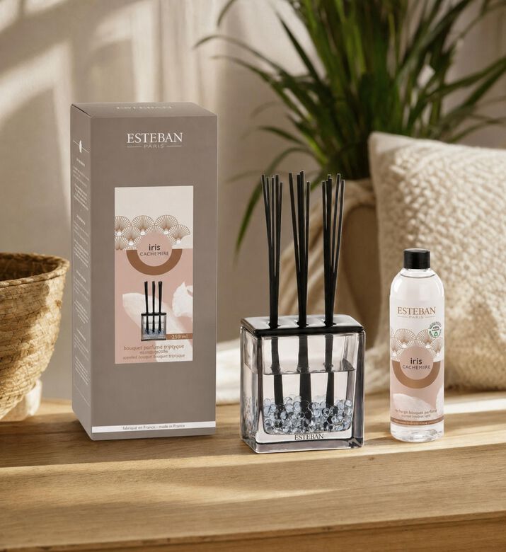 Esteban Paris Iris Cachemire Triptyque Refillable Bouquet, Model View