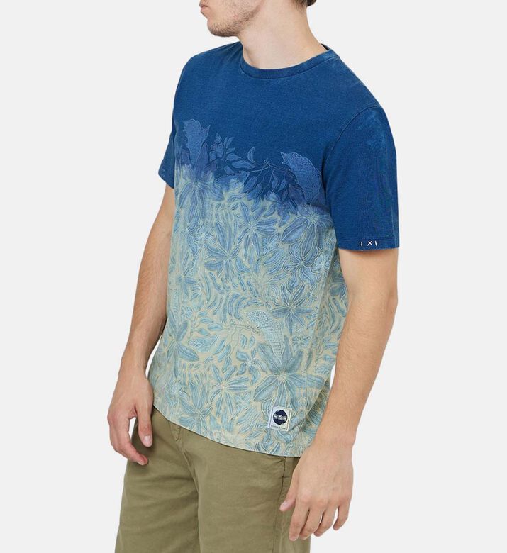 تي شيرت بتأثير جرافيكي مغسول