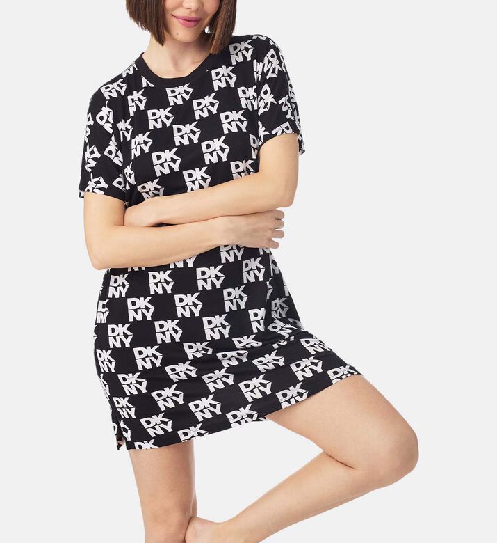 قميص نوم بطبعة شعار على كامله