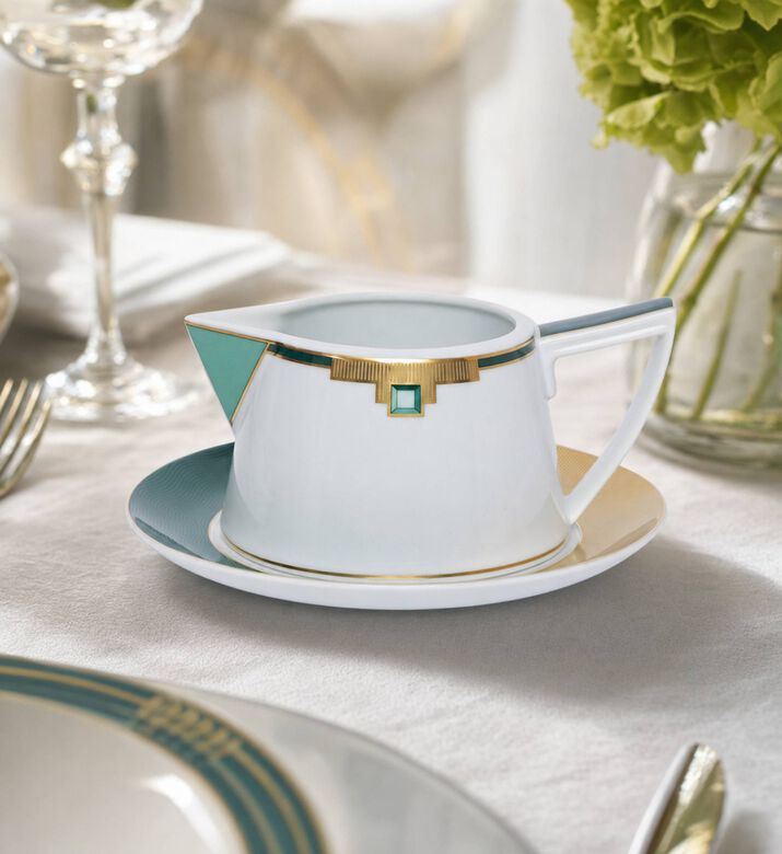 Vista Alegre Emerald Sauce Boat Stand, Model View