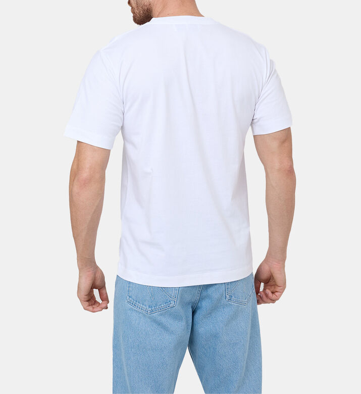 تيشيرت برسمة تفاحة مطرزة