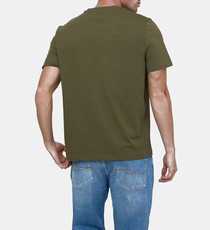 تيشيرت بأكمام قصيرة