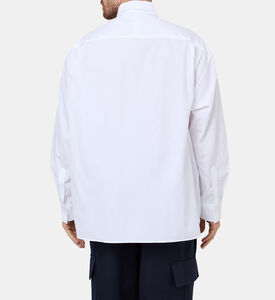 قميص مطرز بشعار مطرز بصف أزرار