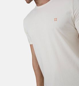 تيشيرت بشعار مطرز