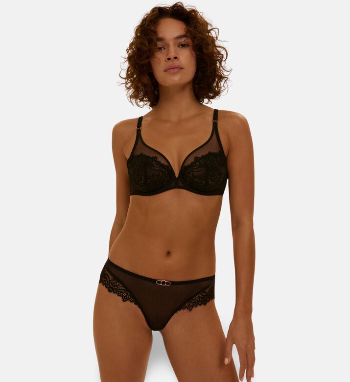 Simone Perele Brief, Model View
