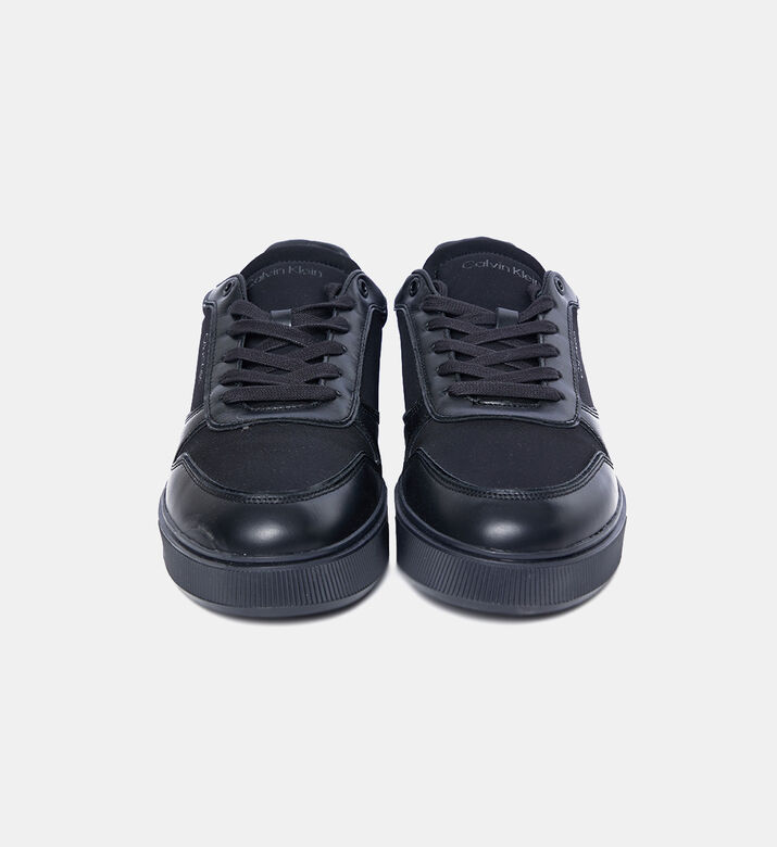 حذاء رياضي بأربطة بنعل سميك