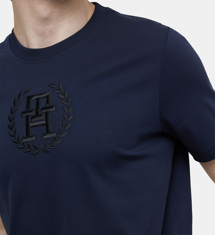 تيشيرت مطرز بنقشة لوريل بنفس اللون