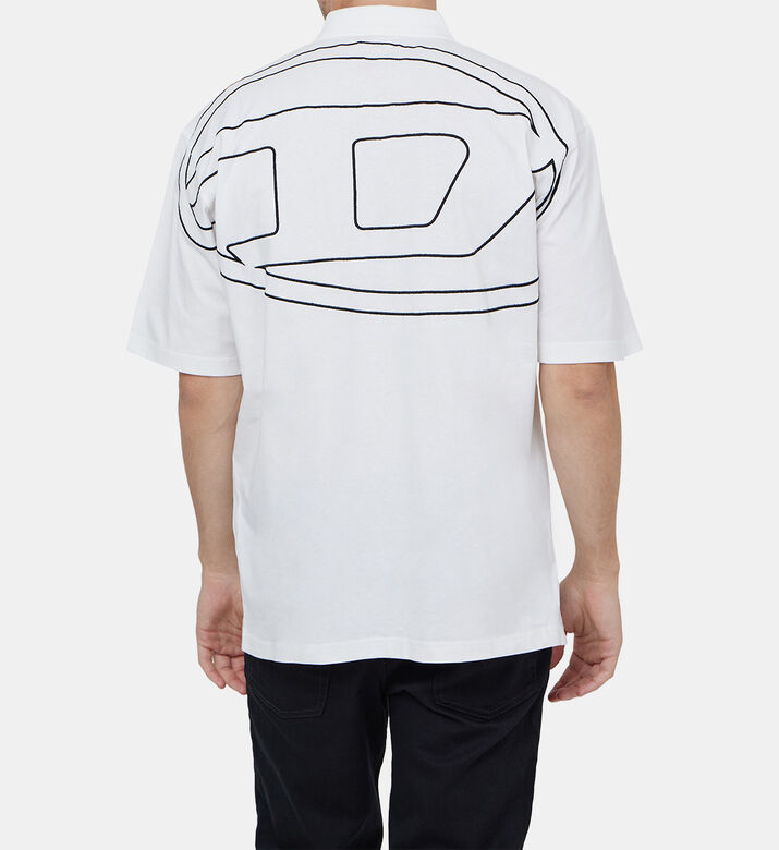 قميص بولو بيضاوي بتطريز D