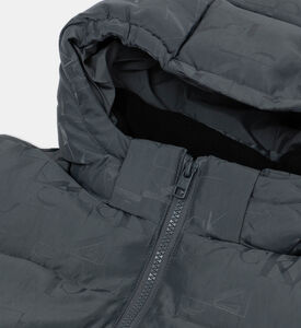 فيست بغطاء رأس بنقشة أحرف الماركة