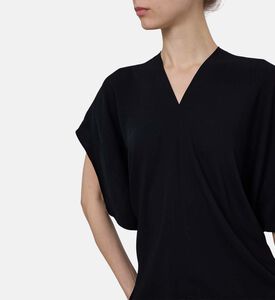 بلوزة واسعة بأكمام قصيرة وياقة في