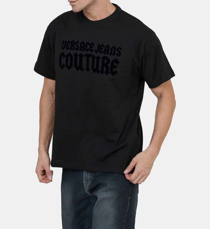 تيشيرت قطن بقصة عادية وطبعة شعار تيشيرت قطن بقصة عادية وطبعة شعار