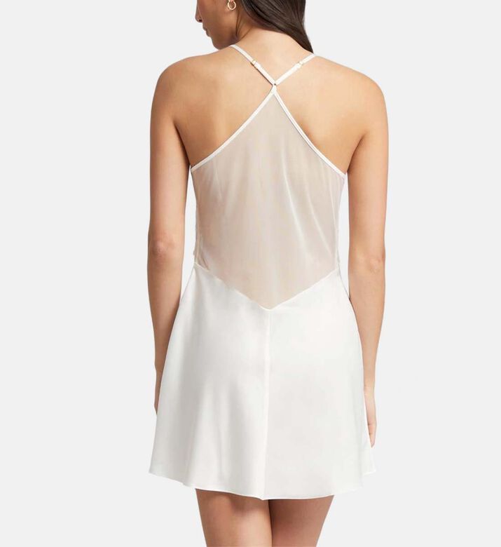 طقم قميص نوم مزين بدانتيل