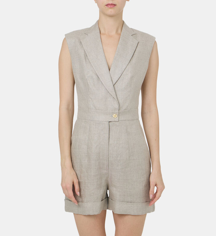 بدلة صوفيا قنب بتصميم مناسب بدلة صوفيا قنب بتصميم مناسب