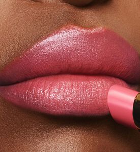 لون شفاه إم يو فائق اللمعان