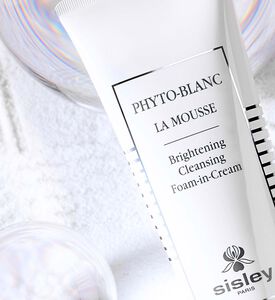 كريم تنظيف رغوي للتفتيح