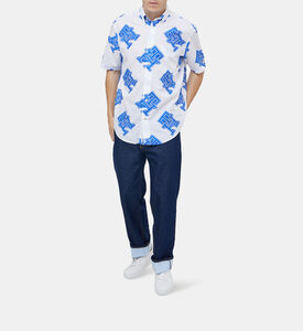 قميص بطبعة أحرف العلامة بأزرار أمامية