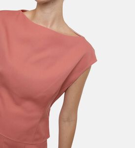 بلوزة بدون أكمام بقصة عادية