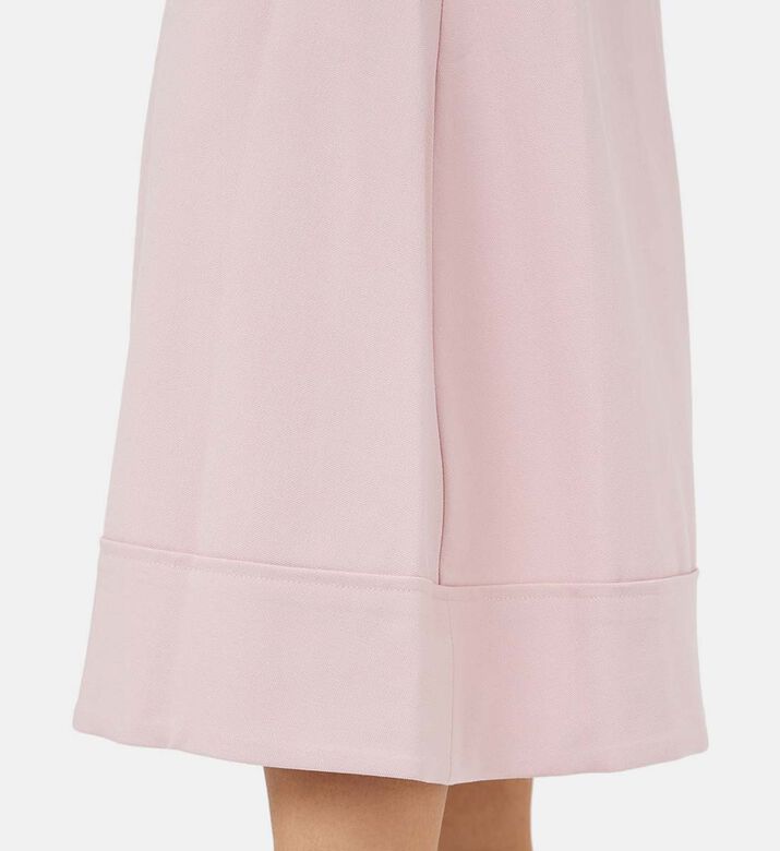 تنورة واسعة على شكل حرف A