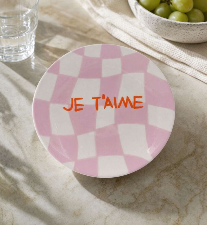 Que Rico Ceramic Checkered Pattern Round Plate, Model View