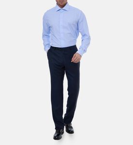 قميص بقصّة عادية بصف أزرار