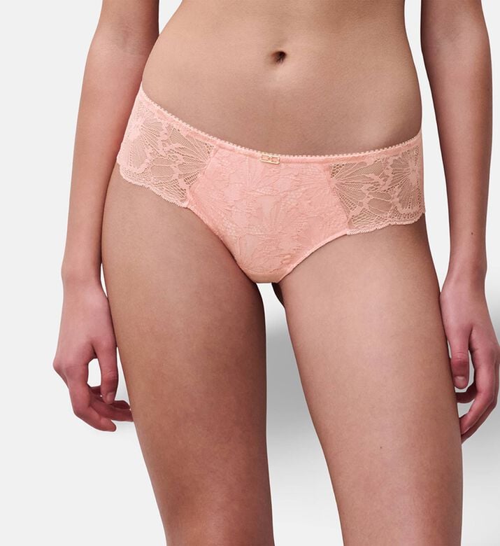 Chantelle Shorty, Model View