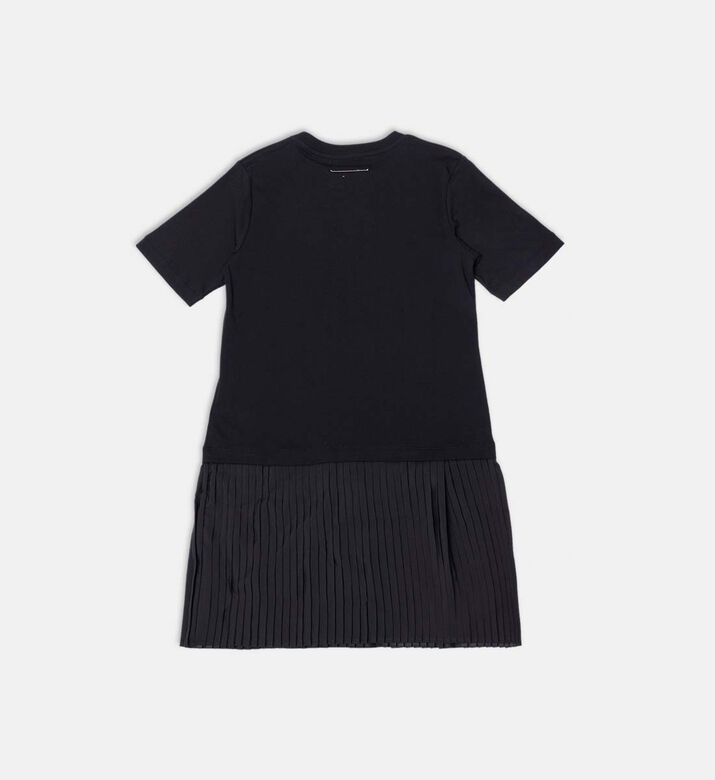 فستان واسع بقصّة مطوية فستان واسع بقصّة مطوية