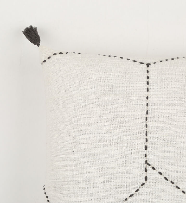 إيندي وسادة Tassled المصنوعة يدويا