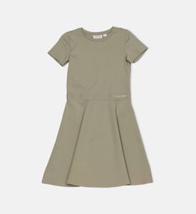 فستان أساسي للشباب مزين بشعار