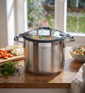 Rosle Silence Pro Glass Lid Stock Pot, Model View