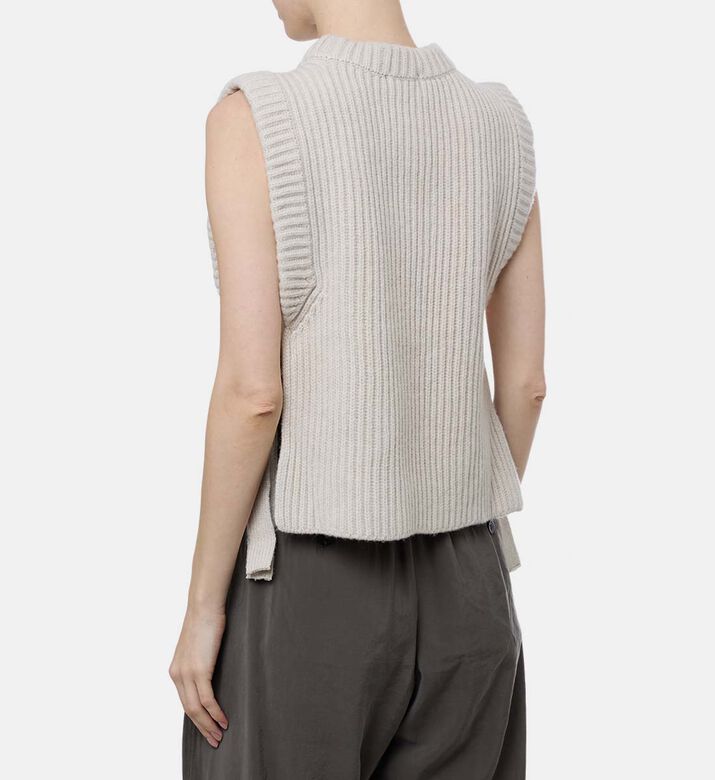 سترة فيرموس بدون أكمام بياقة دائرية مضلعة